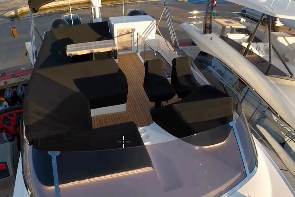 Rogue One, 2019 Sunseeker 74 Sport Yacht, photo 10