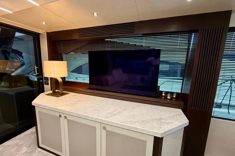 Rogue One, 2019 Sunseeker 74 Sport Yacht, photo 15