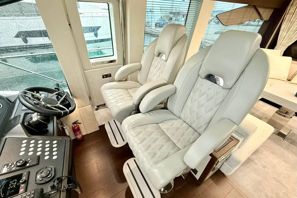 Rogue One, 2019 Sunseeker 74 Sport Yacht, photo 17