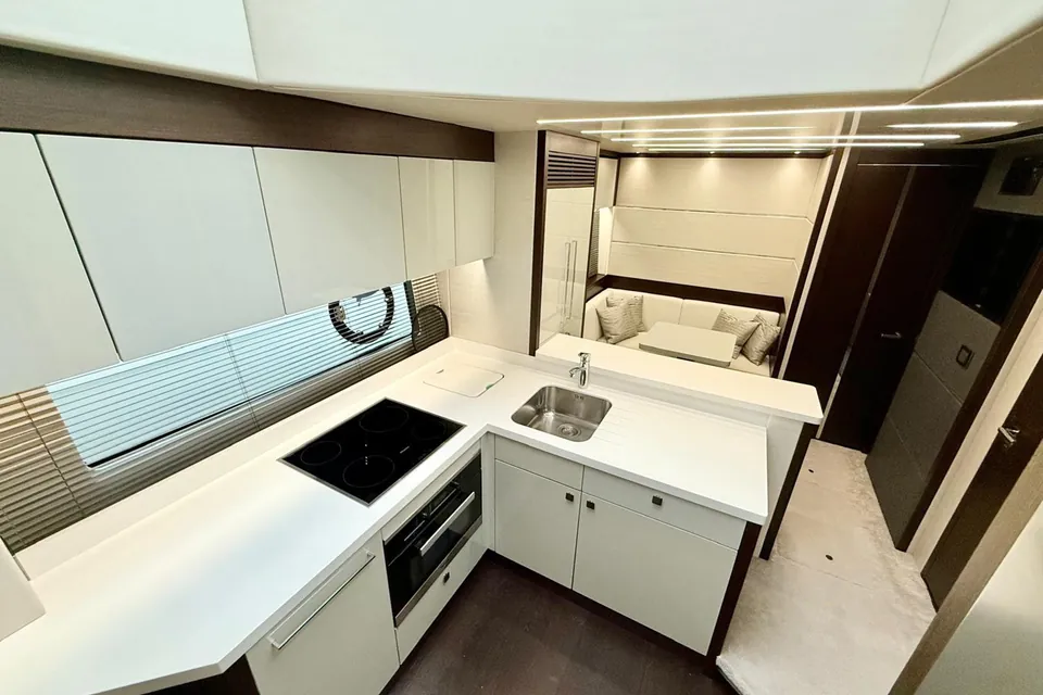 Rogue One, 2019 Sunseeker 74 Sport Yacht, photo 20