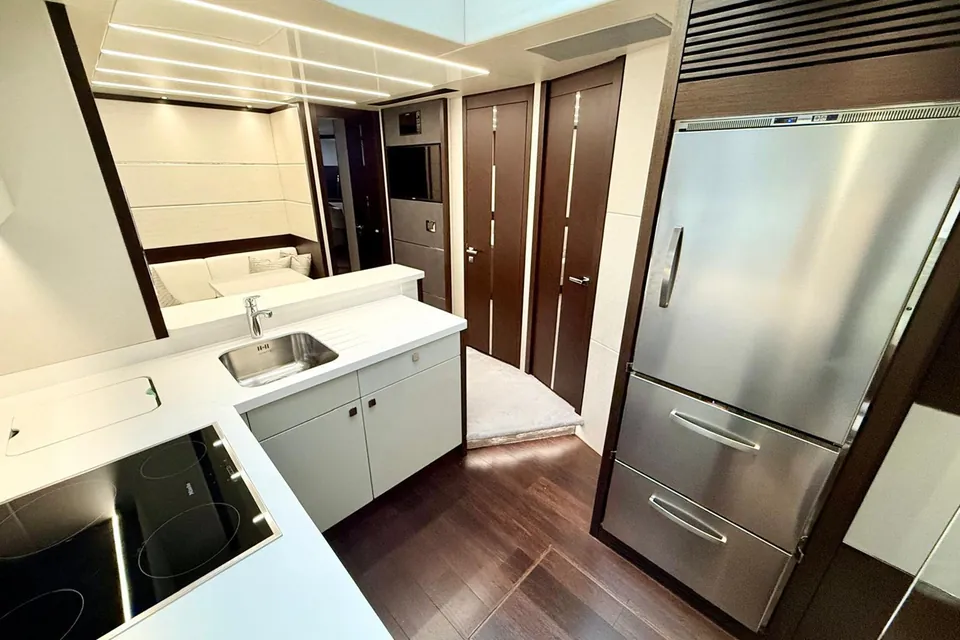 Rogue One, 2019 Sunseeker 74 Sport Yacht, photo 21