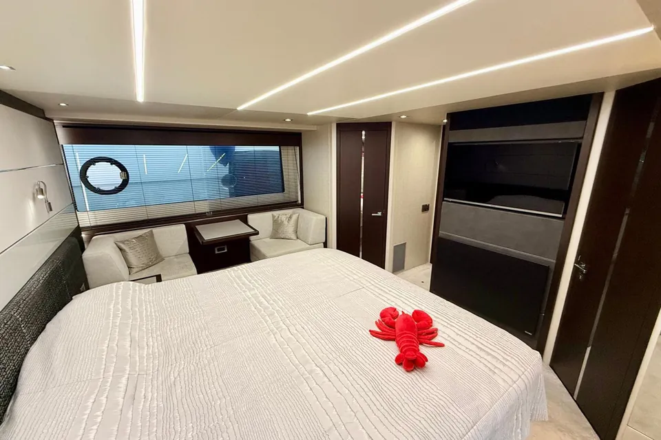 Rogue One, 2019 Sunseeker 74 Sport Yacht, photo 23