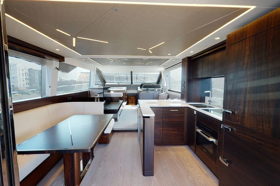 Cayetano, 2022 Sunseeker Manhattan 68 (Mk2), photo 8
