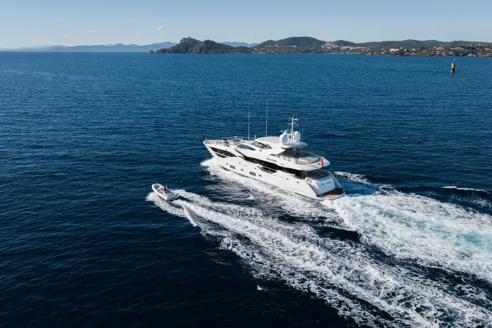 King Power, 2016 Sunseeker 116 Yacht, photo 1