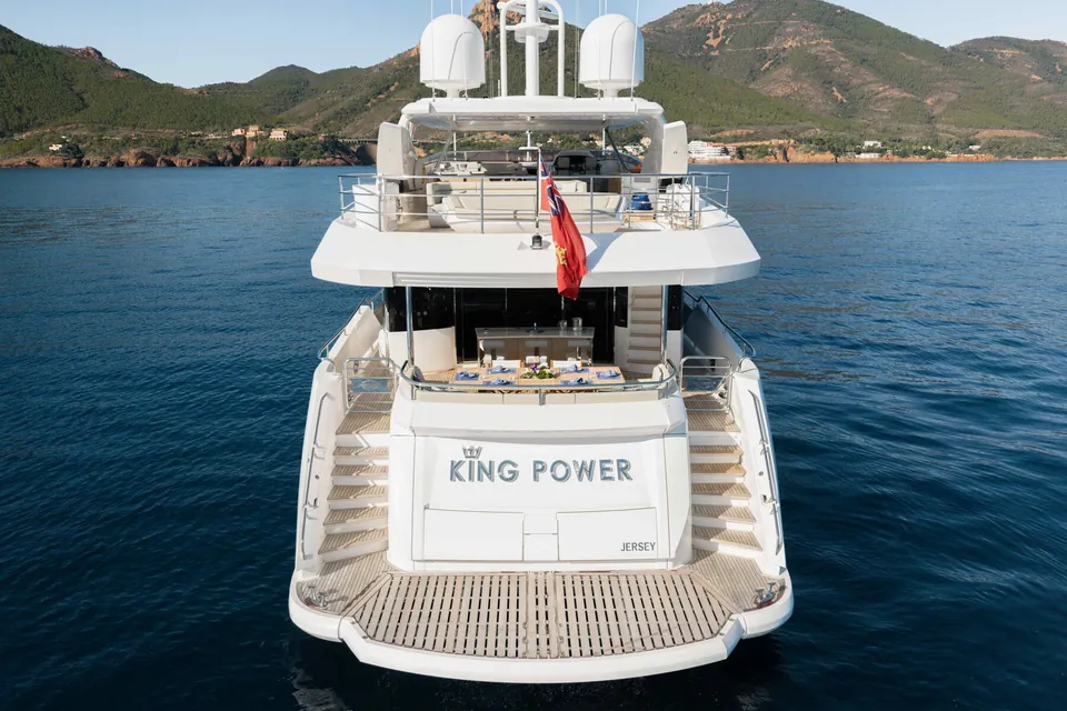 King Power, 2016 Sunseeker 116 Yacht, photo 3