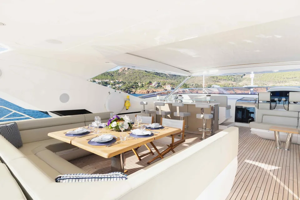 King Power, 2016 Sunseeker 116 Yacht, photo 6