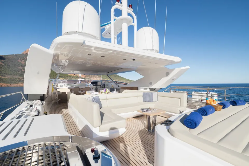King Power, 2016 Sunseeker 116 Yacht, photo 8