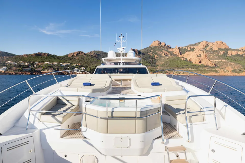 King Power, 2016 Sunseeker 116 Yacht, photo 9