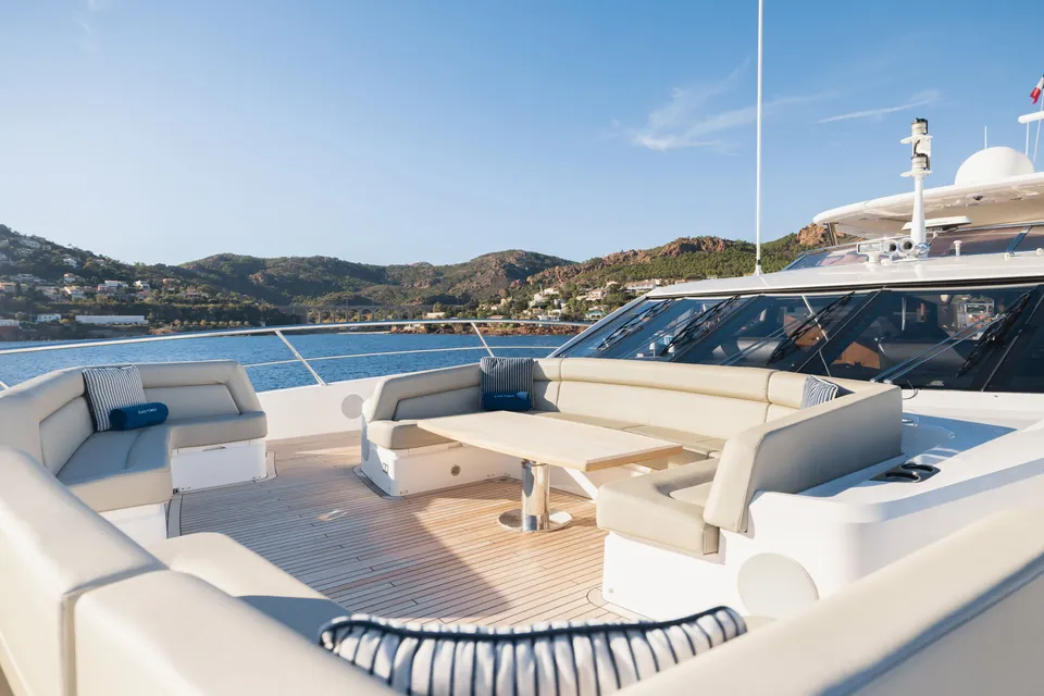 King Power, 2016 Sunseeker 116 Yacht, photo 10