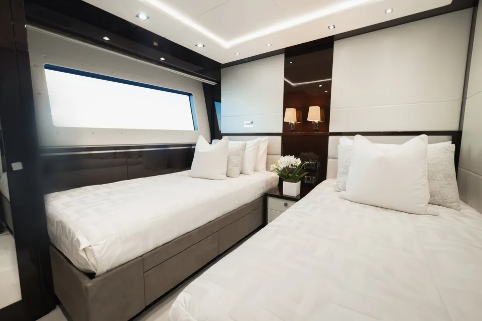 King Power, 2016 Sunseeker 116 Yacht, photo 15