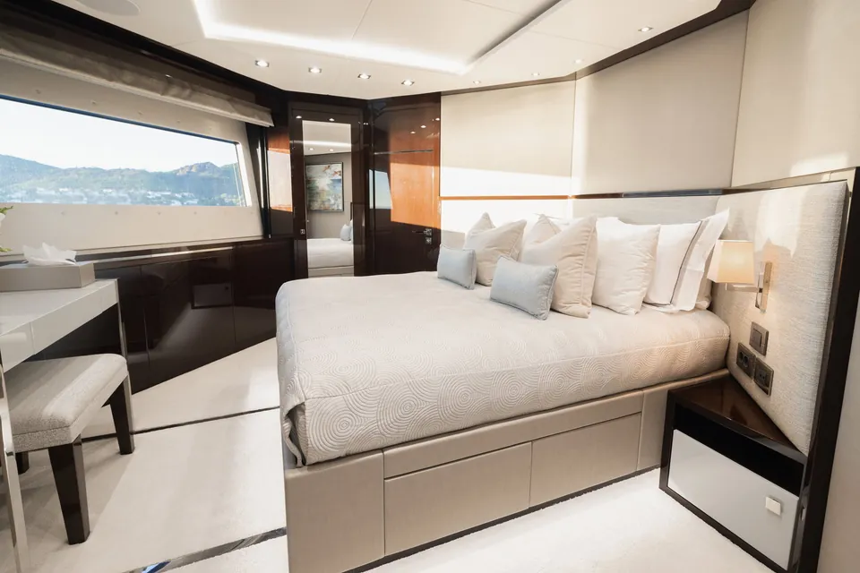 King Power, 2016 Sunseeker 116 Yacht, photo 16