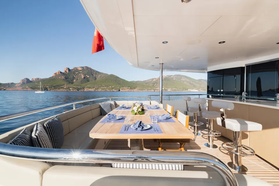 King Power, 2016 Sunseeker 116 Yacht, photo 17