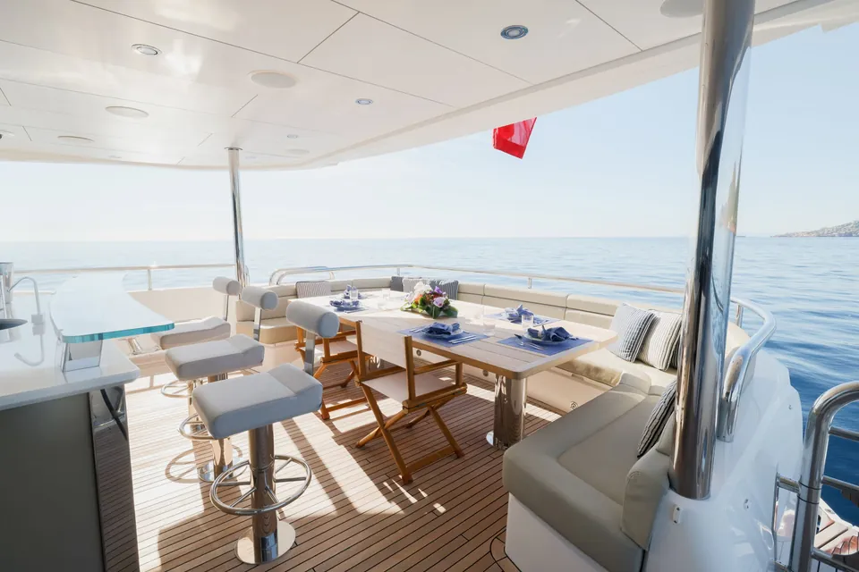 King Power, 2016 Sunseeker 116 Yacht, photo 18