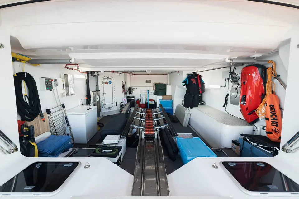 King Power, 2016 Sunseeker 116 Yacht, photo 21
