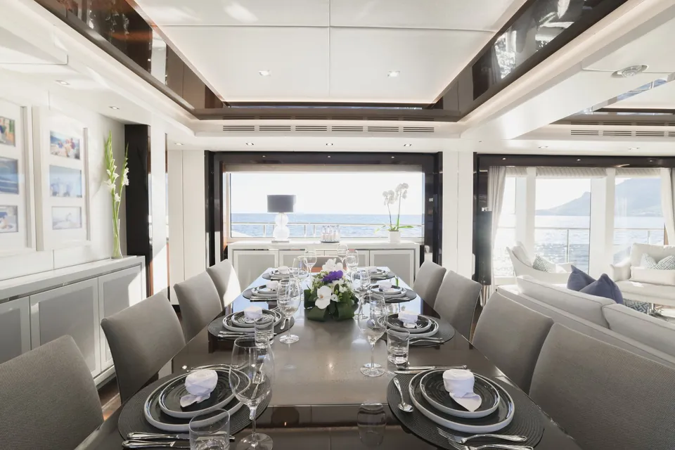 King Power, 2016 Sunseeker 116 Yacht, photo 23
