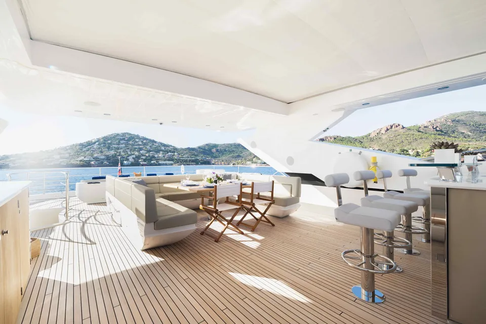 King Power, 2016 Sunseeker 116 Yacht, photo 25