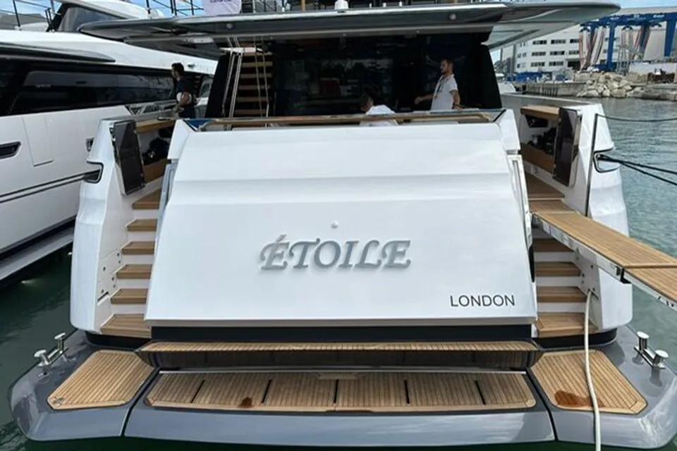 Etoile, 2023 Custom Line 106, photo 11