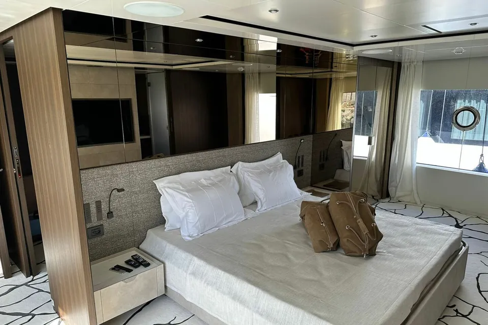 Etoile, 2023 Custom Line 106, photo 18