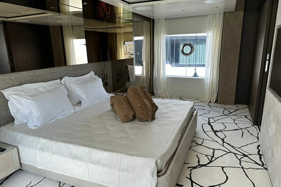 Etoile, 2023 Custom Line 106, photo 19