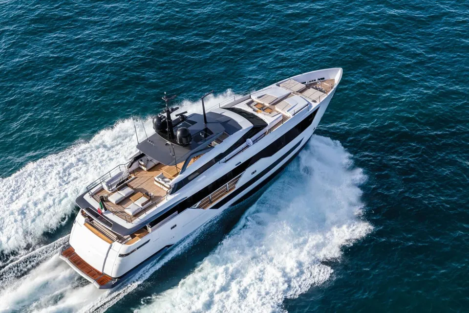 Etoile, 2023 Custom Line 106, photo 2