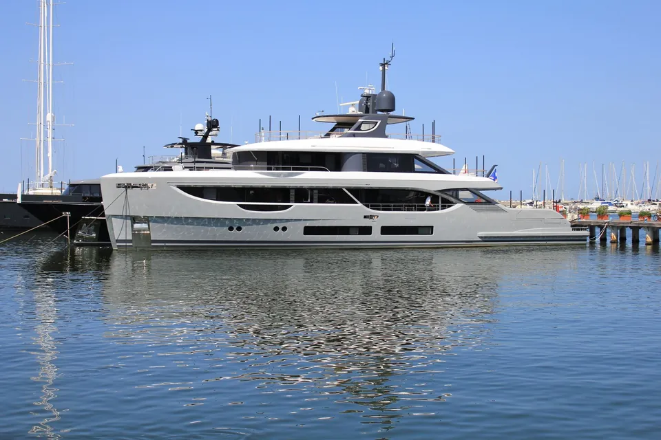 Y, 2025 Benetti Oasis 34M, photo 1