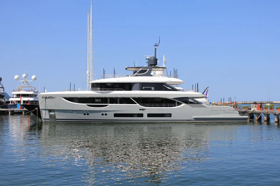 Y, 2025 Benetti Oasis 34M, photo 2