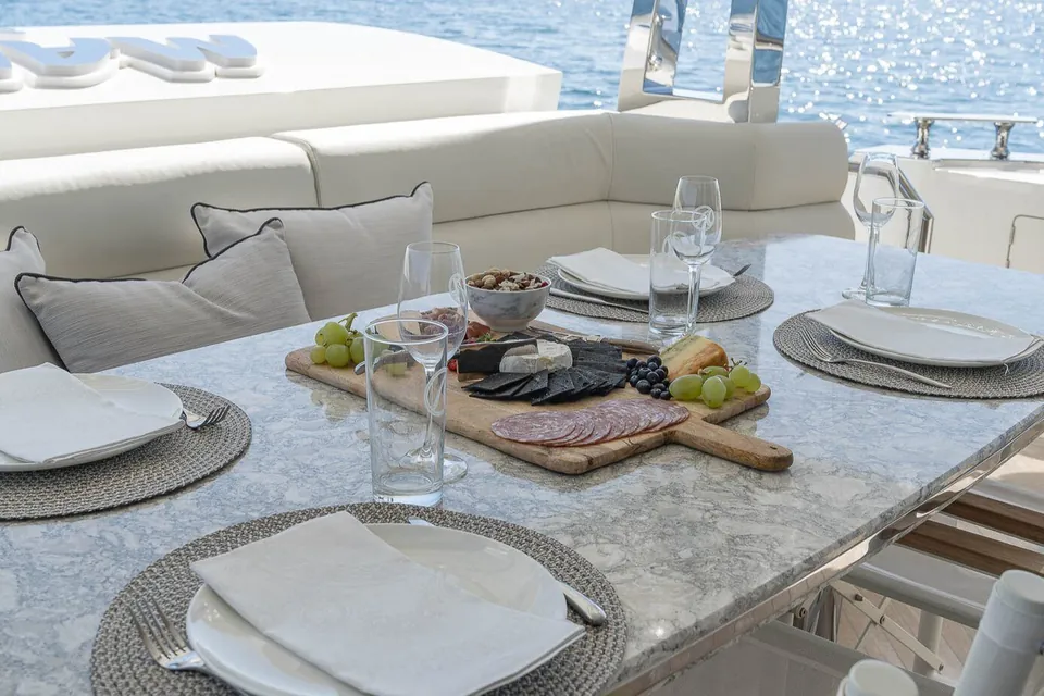 Makoro, 2020 Ocean Alexander 26R Enclosed, photo 12