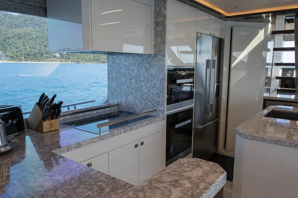 Makoro, 2020 Ocean Alexander 26R Enclosed, photo 16
