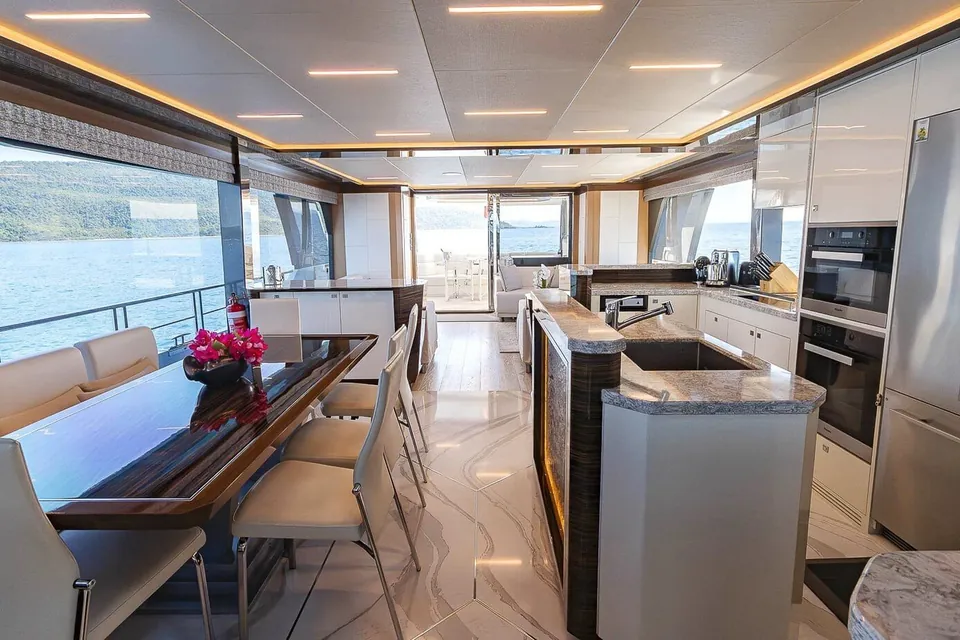 Makoro, 2020 Ocean Alexander 26R Enclosed, photo 18