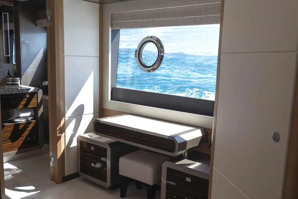 Makoro, 2020 Ocean Alexander 26R Enclosed, photo 25