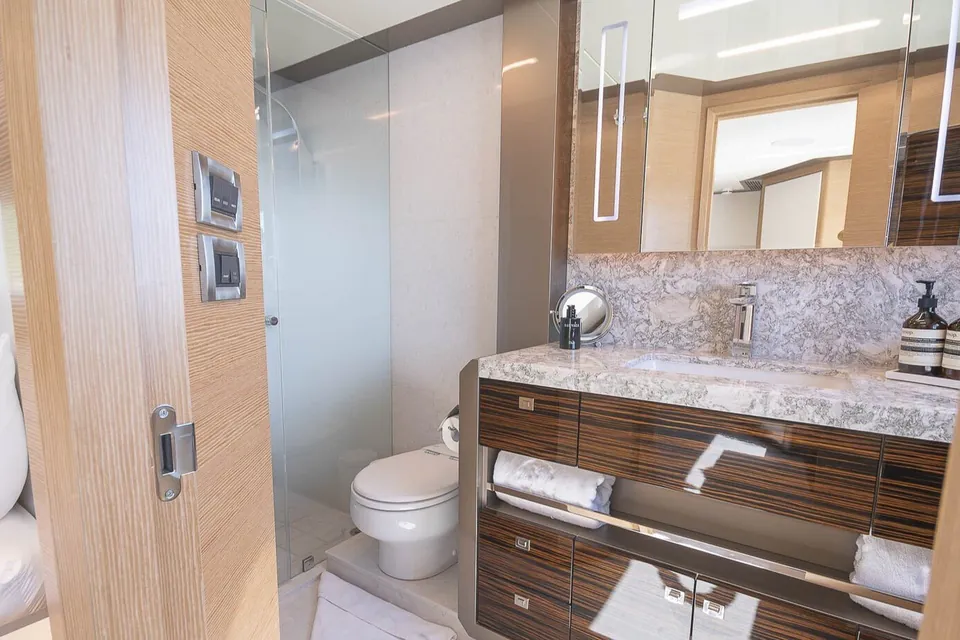Makoro, 2020 Ocean Alexander 26R Enclosed, photo 27