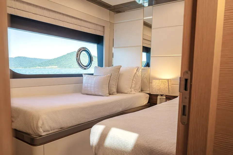 Makoro, 2020 Ocean Alexander 26R Enclosed, photo 34