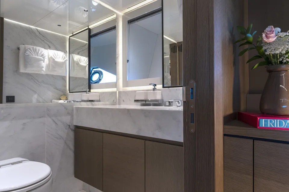W of Jersey, 2023 Sunseeker 90 Ocean, photo 31