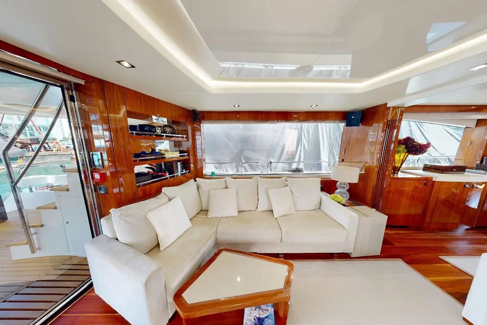 A&K, 2015 Sunseeker 86 Yacht, photo 4