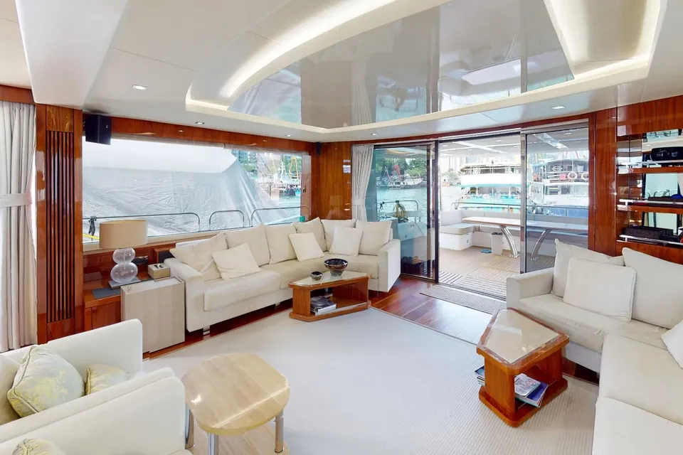 A&K, 2015 Sunseeker 86 Yacht, photo 8