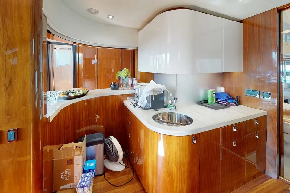 A&K, 2015 Sunseeker 86 Yacht, photo 12