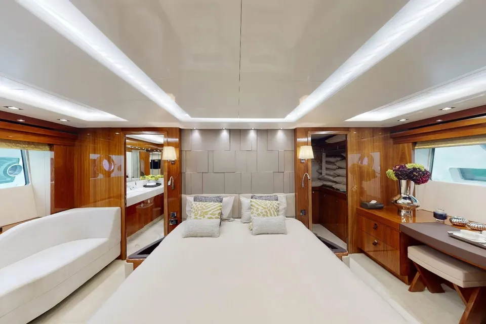 A&K, 2015 Sunseeker 86 Yacht, photo 15