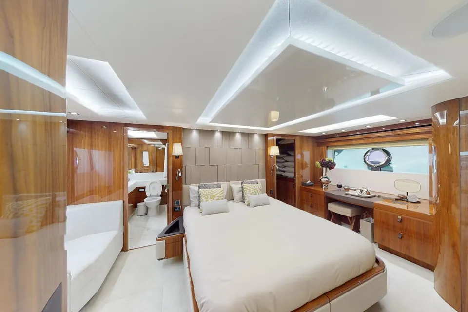 A&K, 2015 Sunseeker 86 Yacht, photo 16