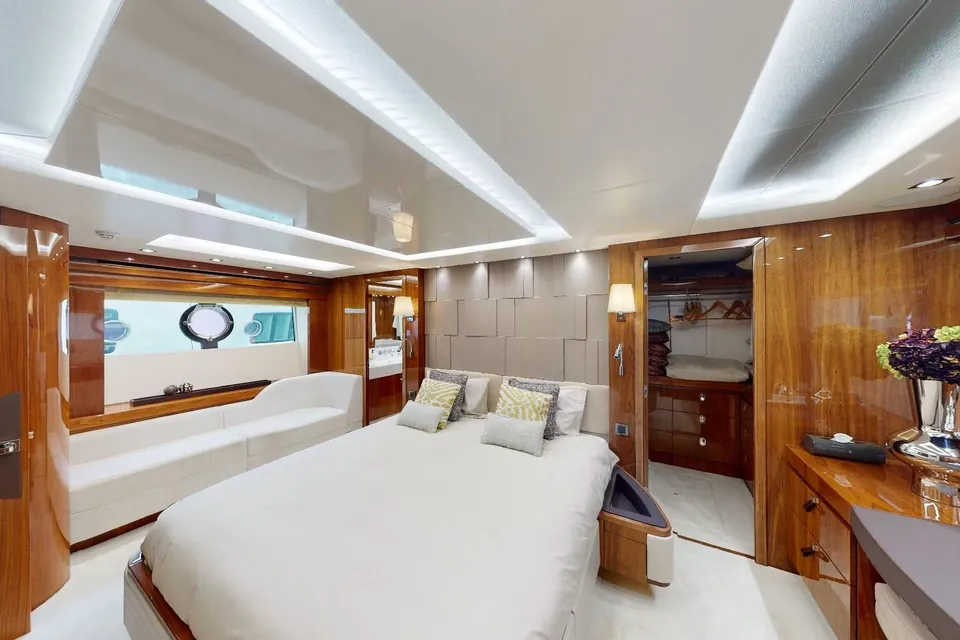 A&K, 2015 Sunseeker 86 Yacht, photo 17