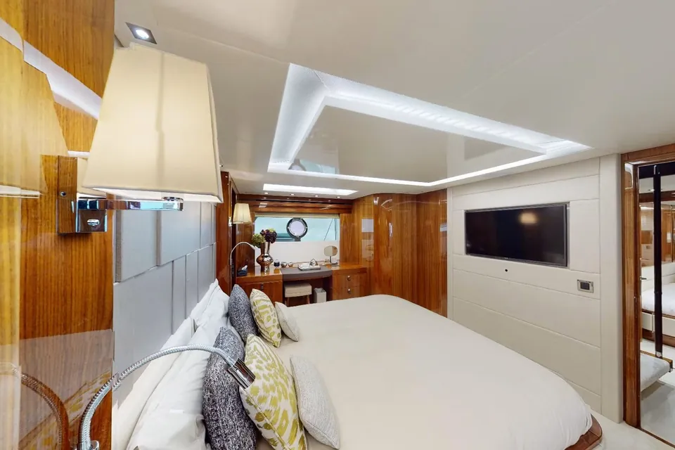 A&K, 2015 Sunseeker 86 Yacht, photo 18