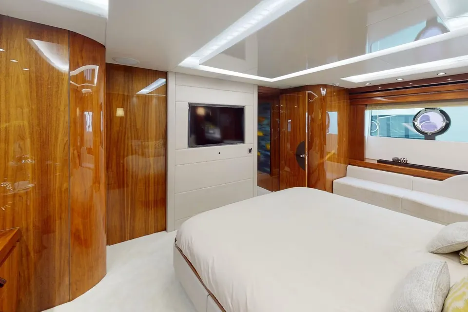 A&K, 2015 Sunseeker 86 Yacht, photo 19