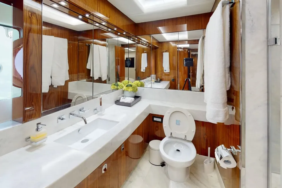 A&K, 2015 Sunseeker 86 Yacht, photo 21