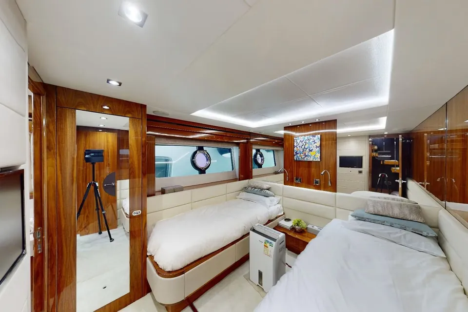 A&K, 2015 Sunseeker 86 Yacht, photo 26