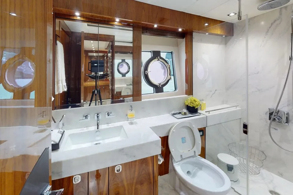A&K, 2015 Sunseeker 86 Yacht, photo 27