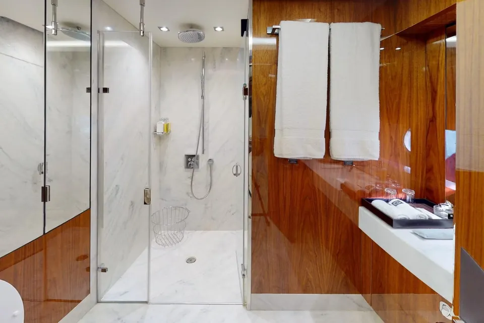 A&K, 2015 Sunseeker 86 Yacht, photo 28