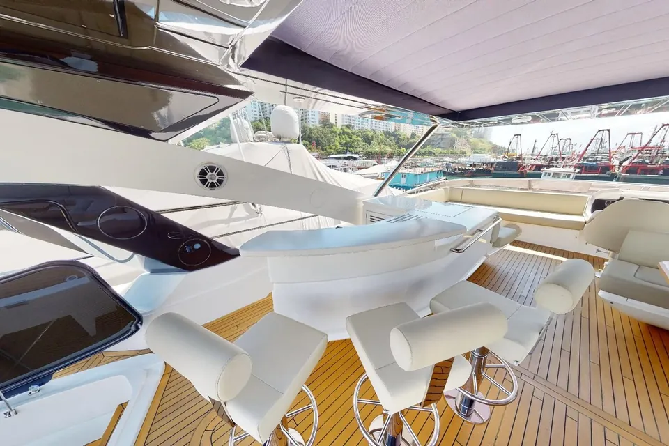 A&K, 2015 Sunseeker 86 Yacht, photo 40