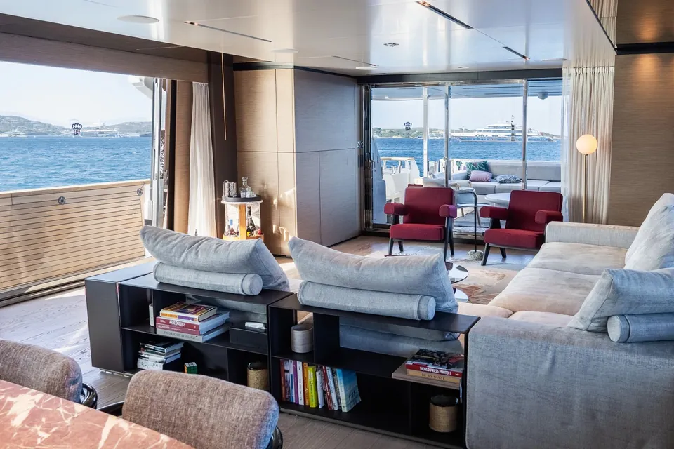 Queen J III, 2024 Custom Line Navetta 33, photo 1