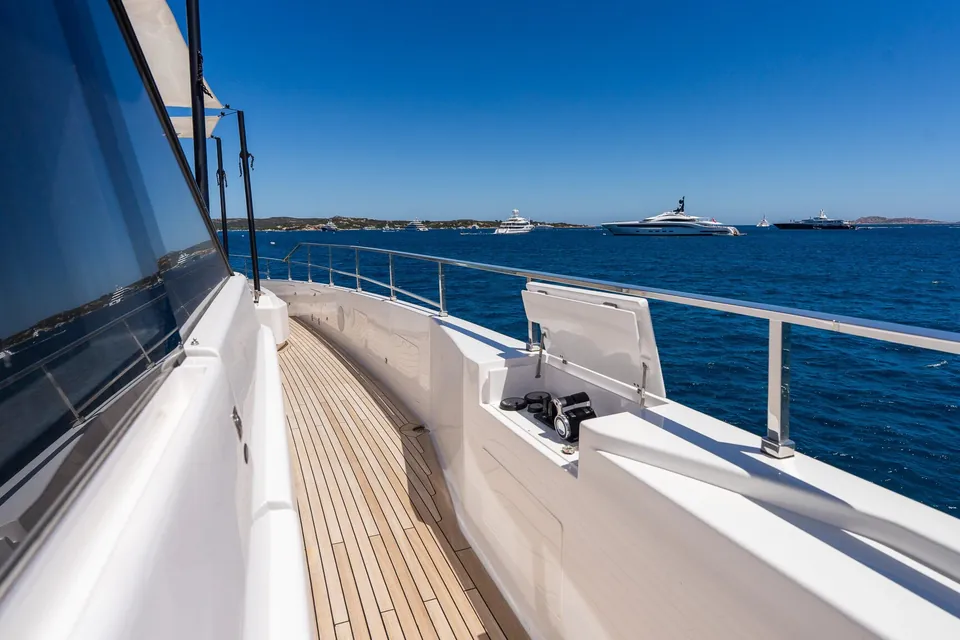 Queen J III, 2024 Custom Line Navetta 33, photo 2