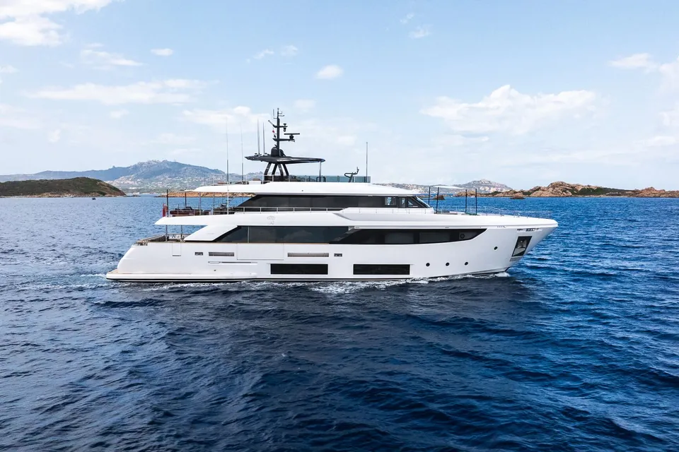 Queen J III, 2024 Custom Line Navetta 33, photo 4