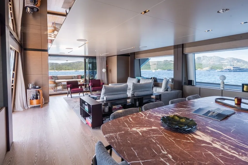 Queen J III, 2024 Custom Line Navetta 33, photo 5